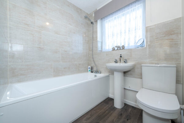 Meadowdale Crescent, Grantham, NG31