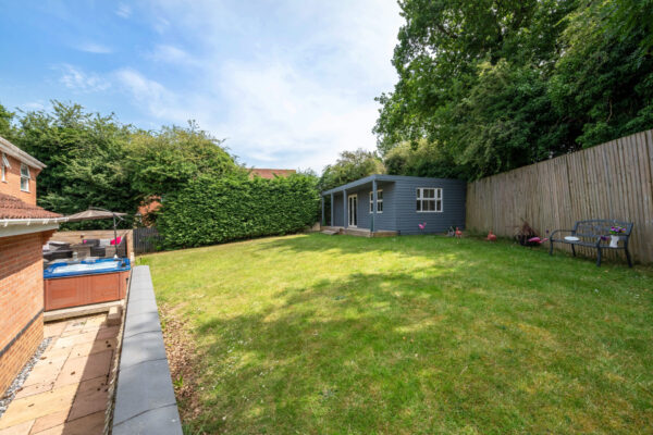 Prestwick Close, Grantham, NG31