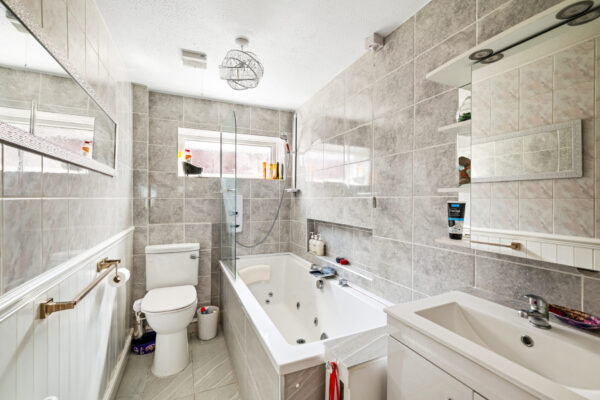 Newton Close, Swinderby, LN6