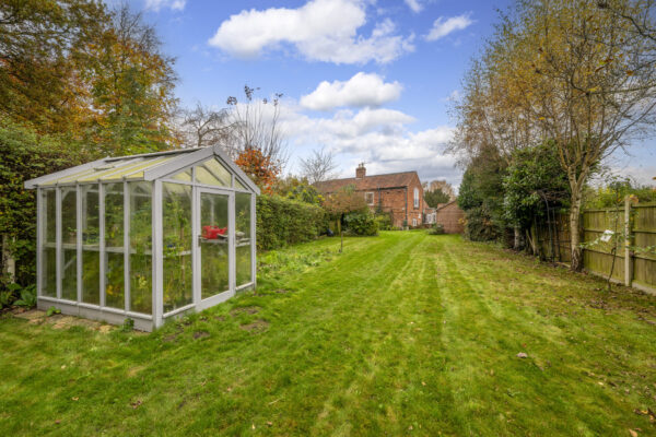 West End, Farndon, NG24