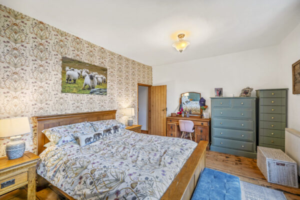 West End, Farndon, NG24