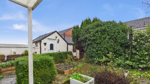 High Street, Faldingworth, LN8